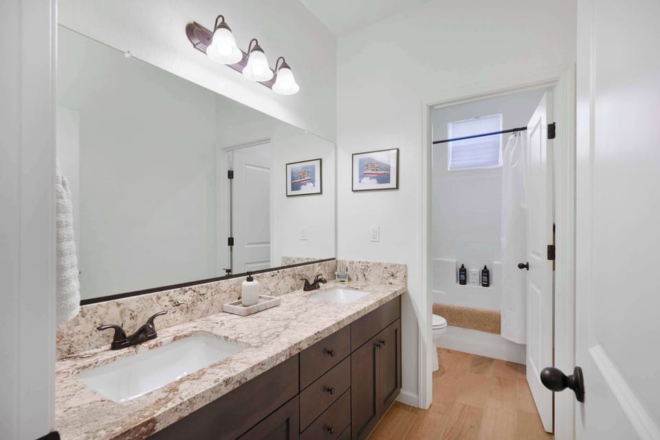 Hallway full bathroom