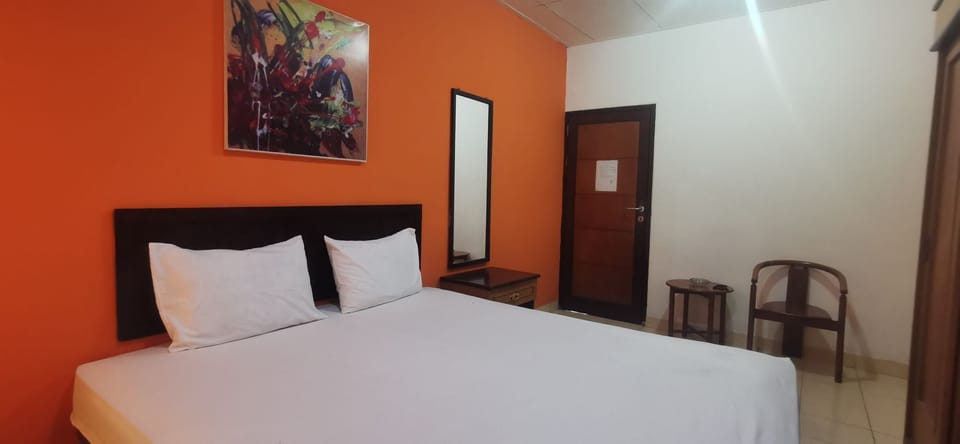 Deluxe Double Room | Desk, WiFi (free), bed sheets