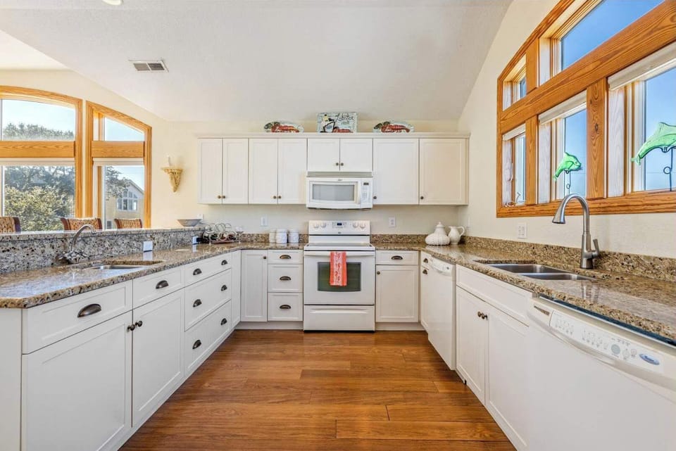 Top Level: Full Kitchen 