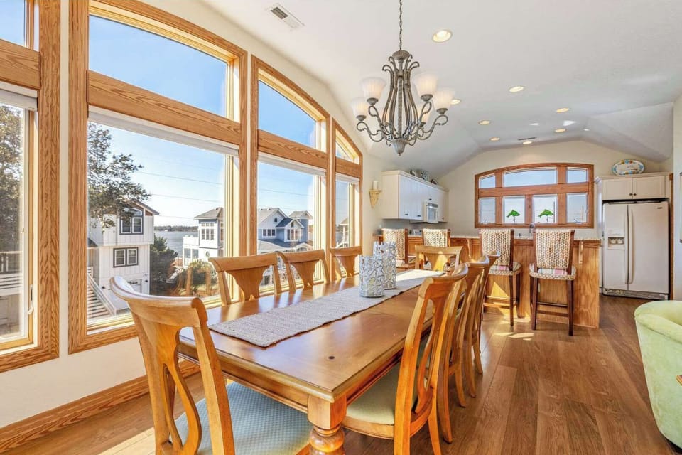 Top Level: Dining with Natural Light