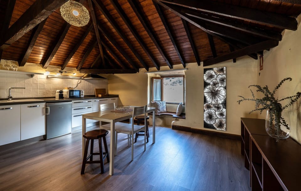 Deluxe Apartment, Patio | Iron/ironing board, WiFi (free)