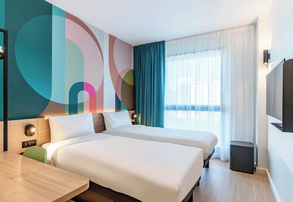 Twin Room | Hypo-allergenic bedding, laptop workspace, blackout drapes