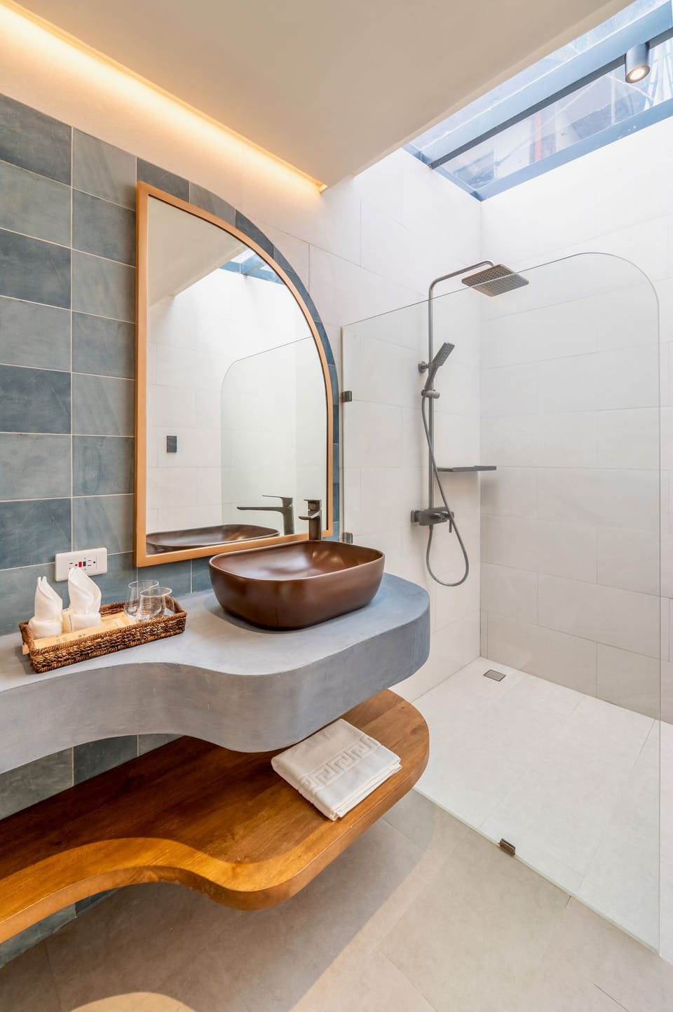 Bathrobes, slippers, bidet