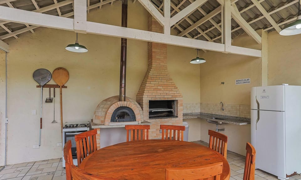Basic Apartment | Dining