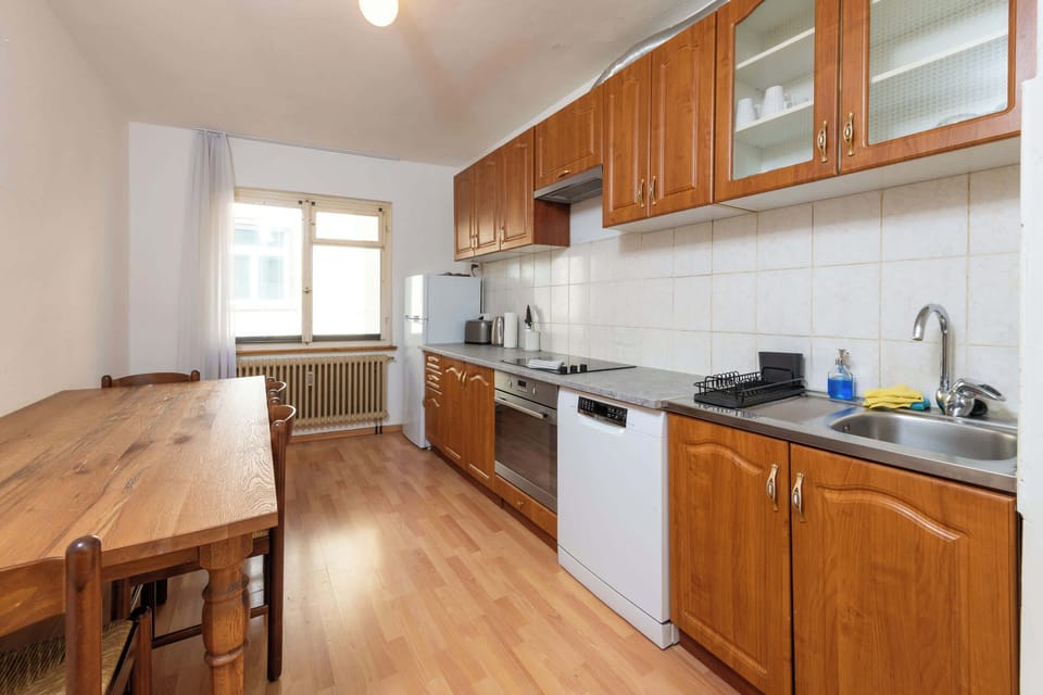 Large traditional kitchen, to cook up the perfect supper