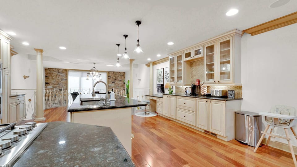 Full Kitchen