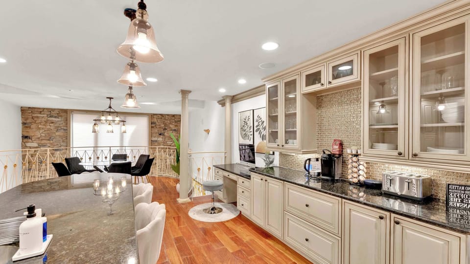 Full Kitchen
