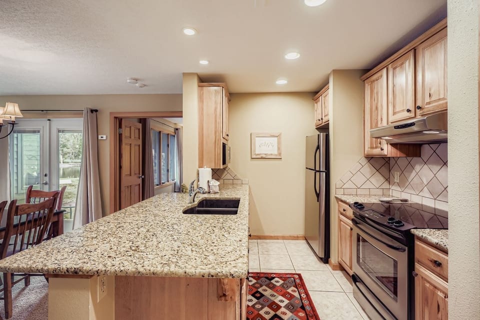 Condo, 1 Bedroom | Private kitchen | Coffee/tea maker, fridge, oven, toaster