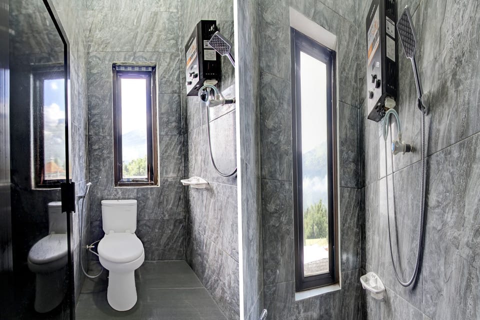 Standard Double Room | Bathroom | Shower, towels