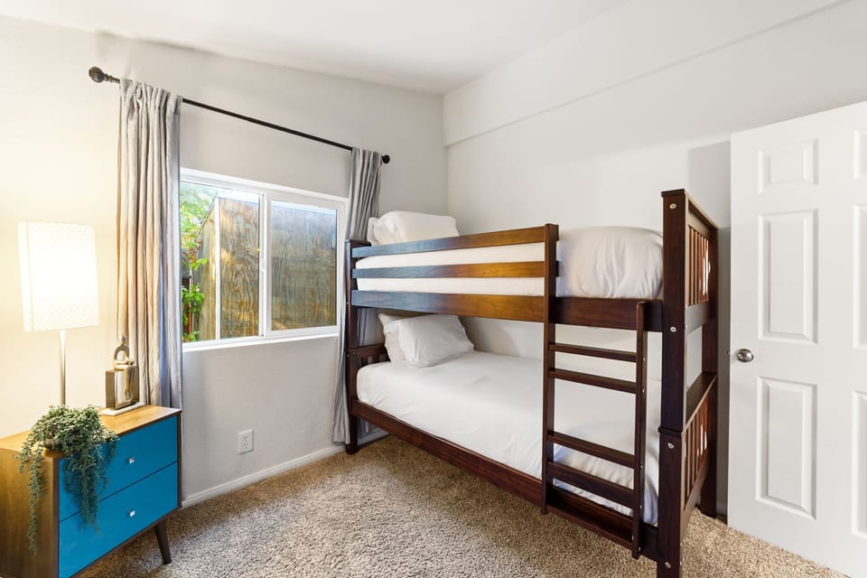 Guest bedroom #2 with twin beds