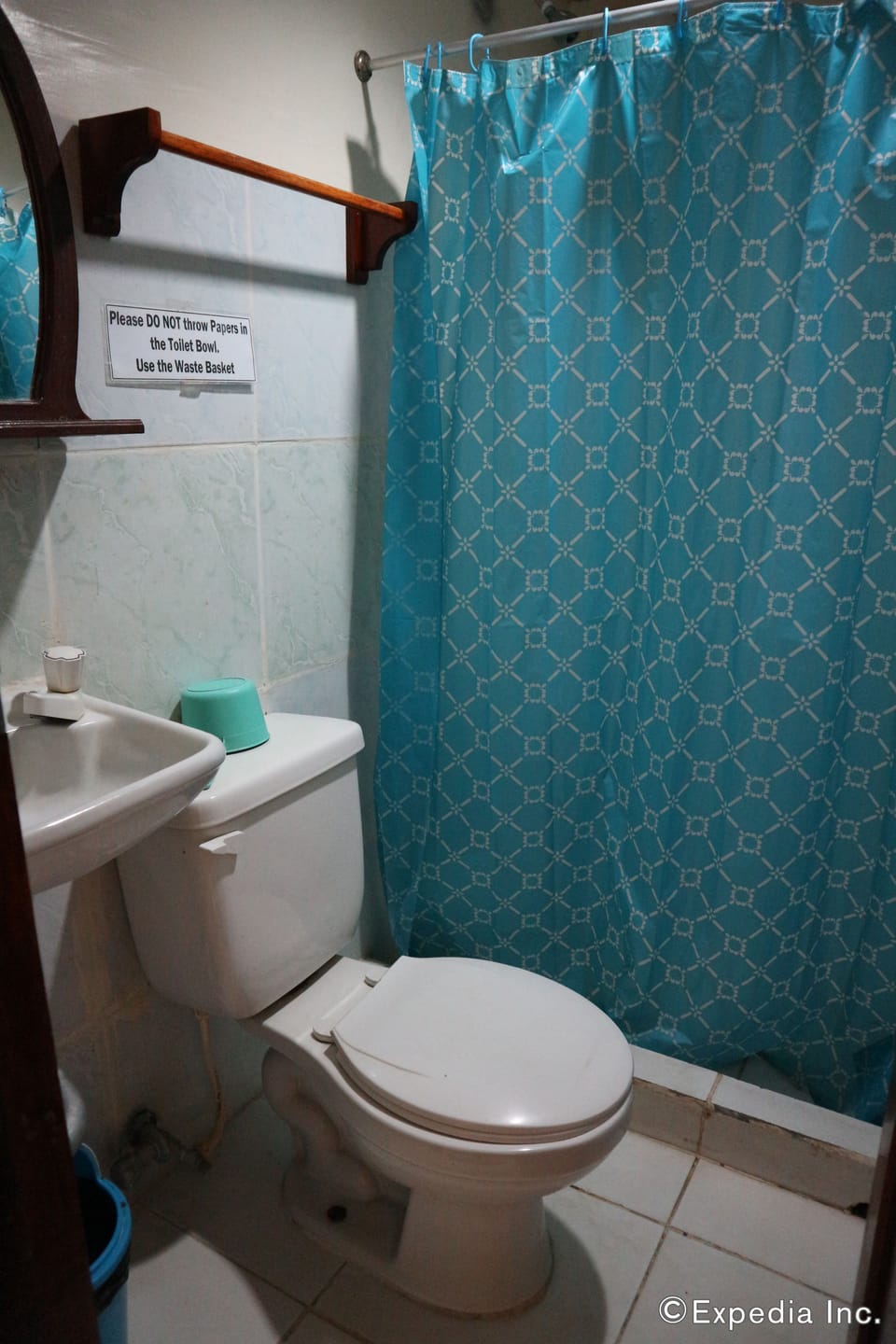Standard Room | Bathroom | Free toiletries, towels