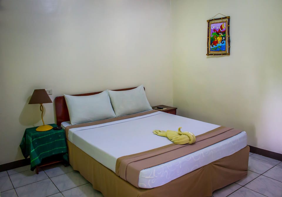Standard Room | Desk, WiFi (free), bed sheets