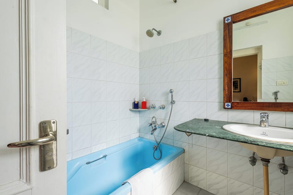 Superior Double or Twin Room | Bathroom | Free toiletries, hair dryer, slippers, towels