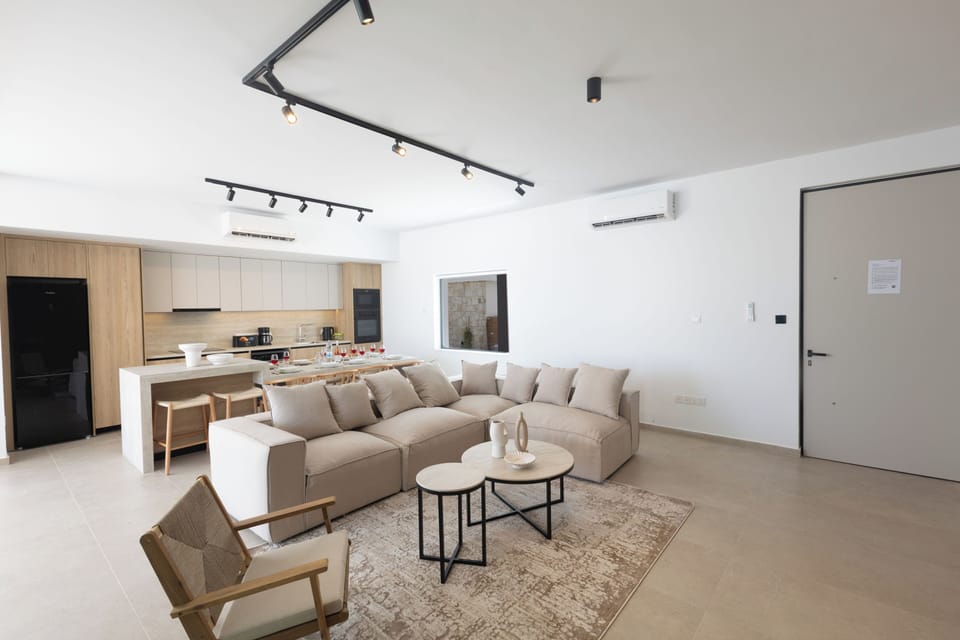 Villa, 5 Bedrooms, Private Pool, Garden View | Living room