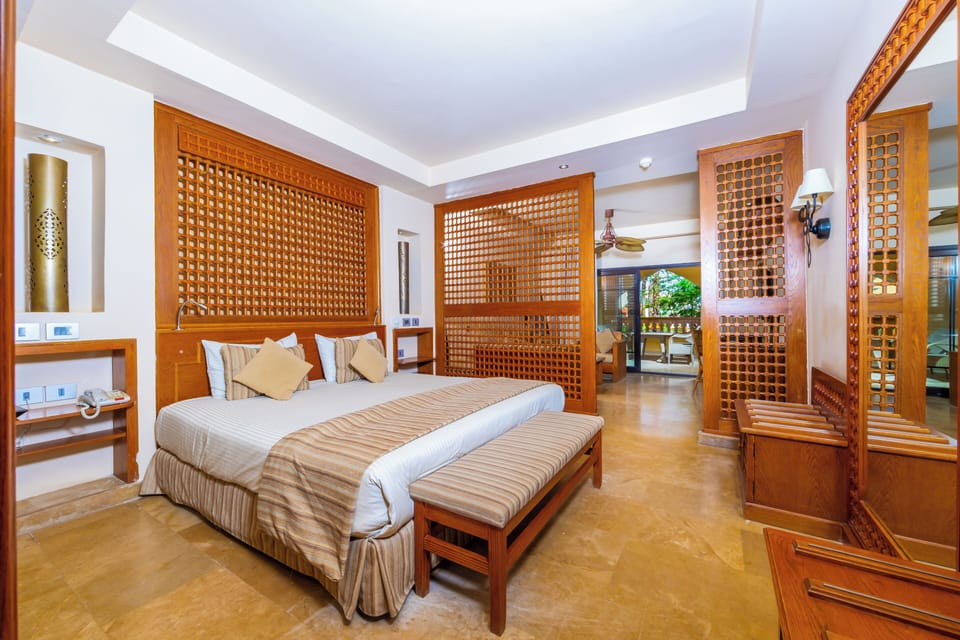 Junior Suite | Minibar, in-room safe, blackout drapes, iron/ironing board