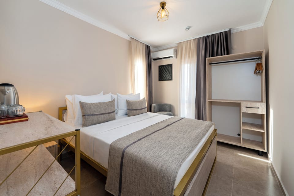 Premium bedding, minibar, free WiFi, bed sheets