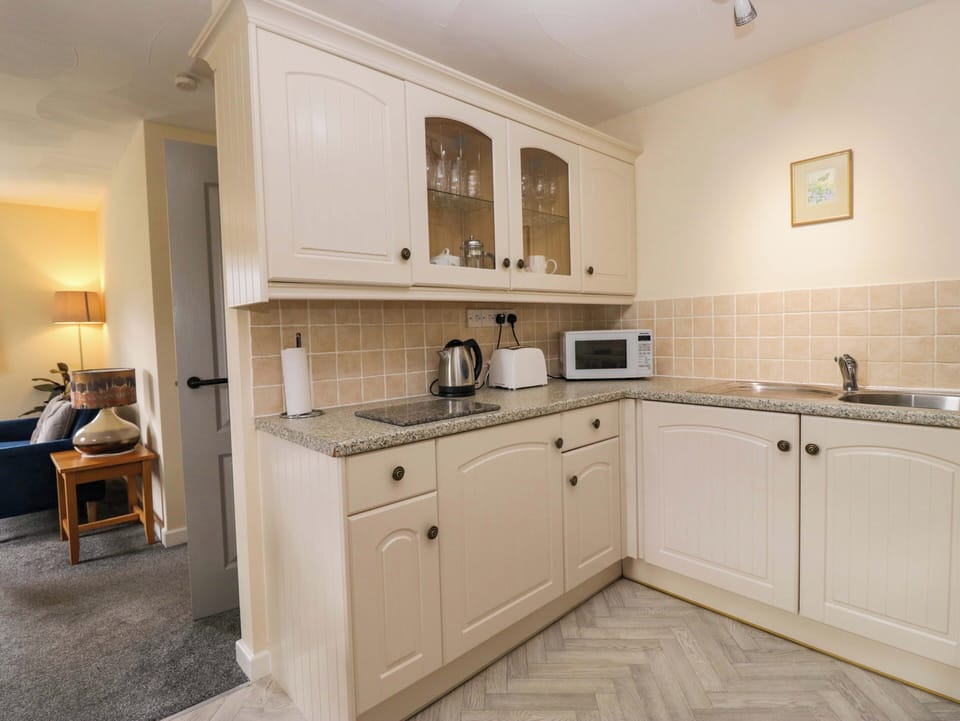 Dishwasher, cookware/dishes/utensils