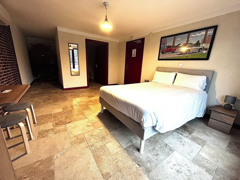 Double Room | Desk, blackout drapes, free WiFi