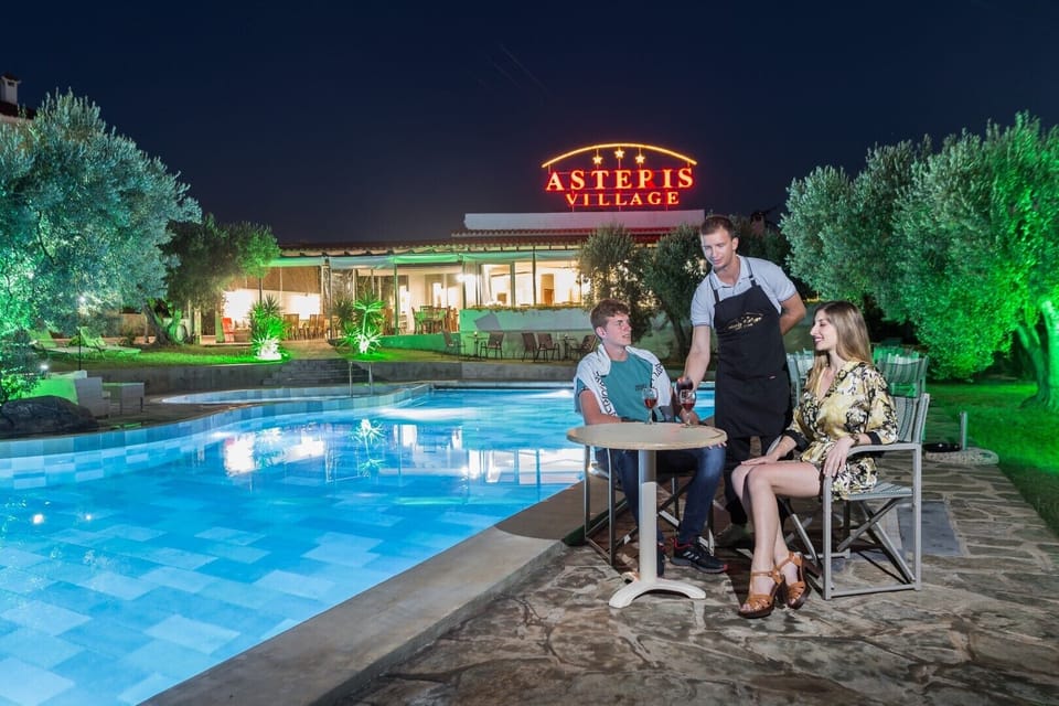 Swim-up bar