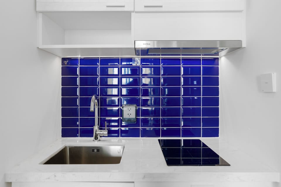 Family Apartment | Private kitchen | Mini-fridge, microwave, electric kettle, cookware/dishes/utensils