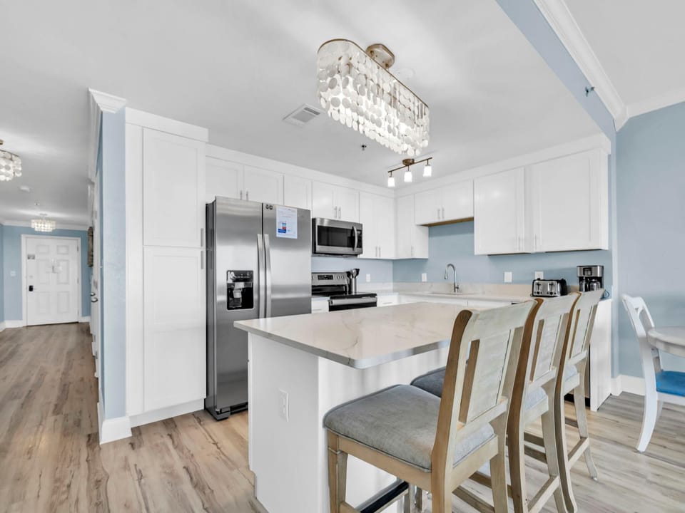 Condo, Multiple Beds (Laketown Wharf 1933) | Private kitchen