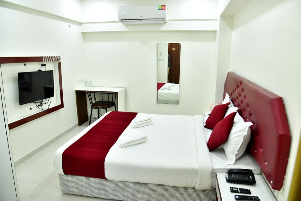 Standard Double Room | Desk, laptop workspace, free WiFi