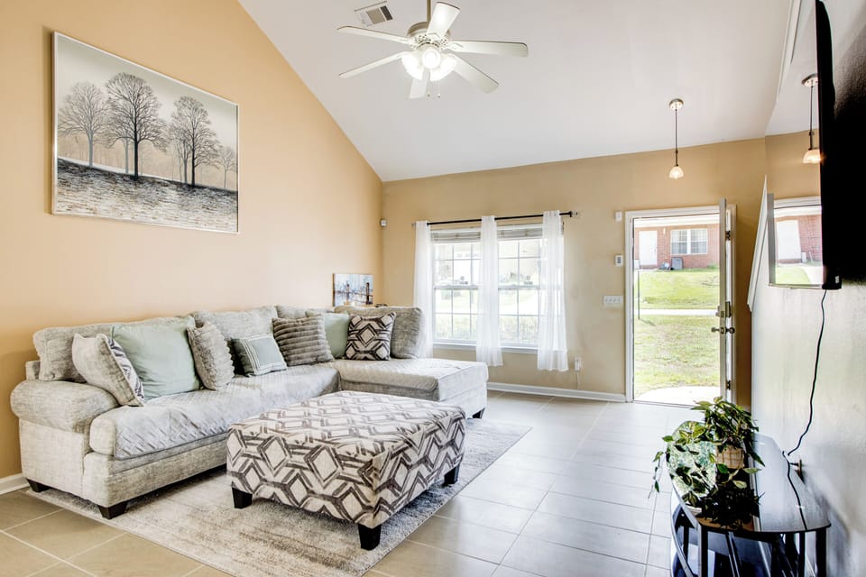 Living Room | 1st Floor | Smart TV | Free WiFi