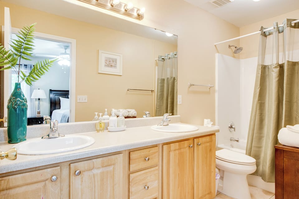 En-Suite Bathroom | 1st Floor | Towels Provided