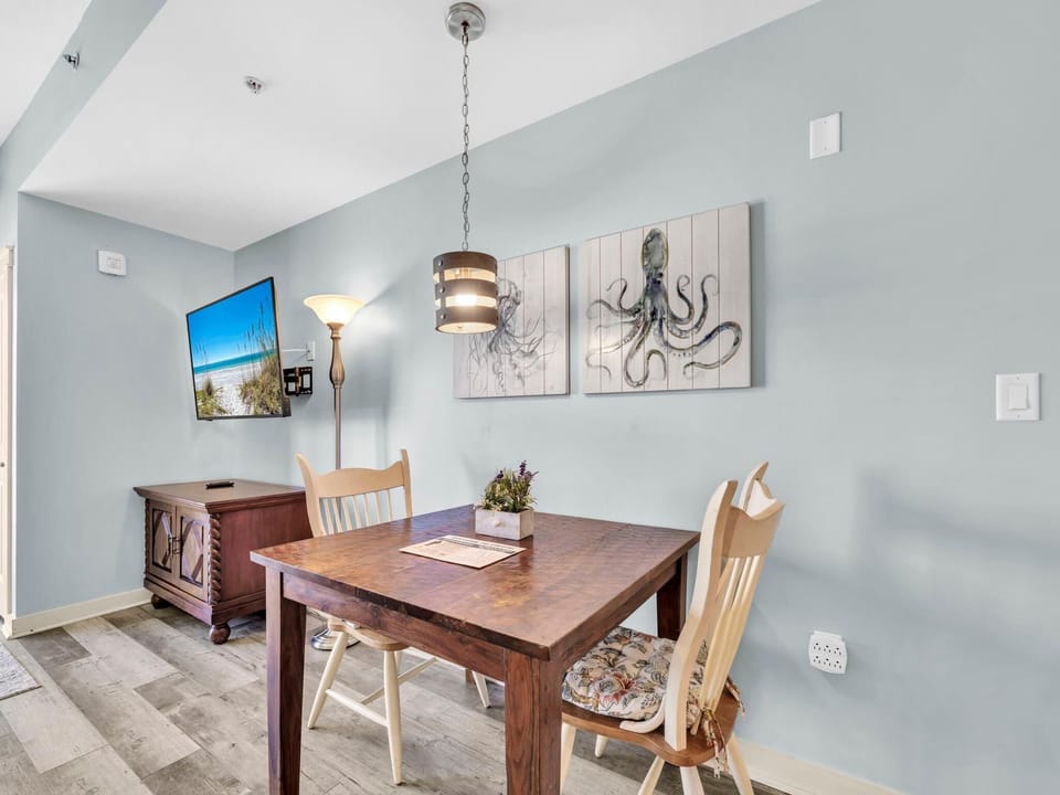 Studio, 1 King Bed with Sofa bed (Origin at Seahaven 634) | Dining