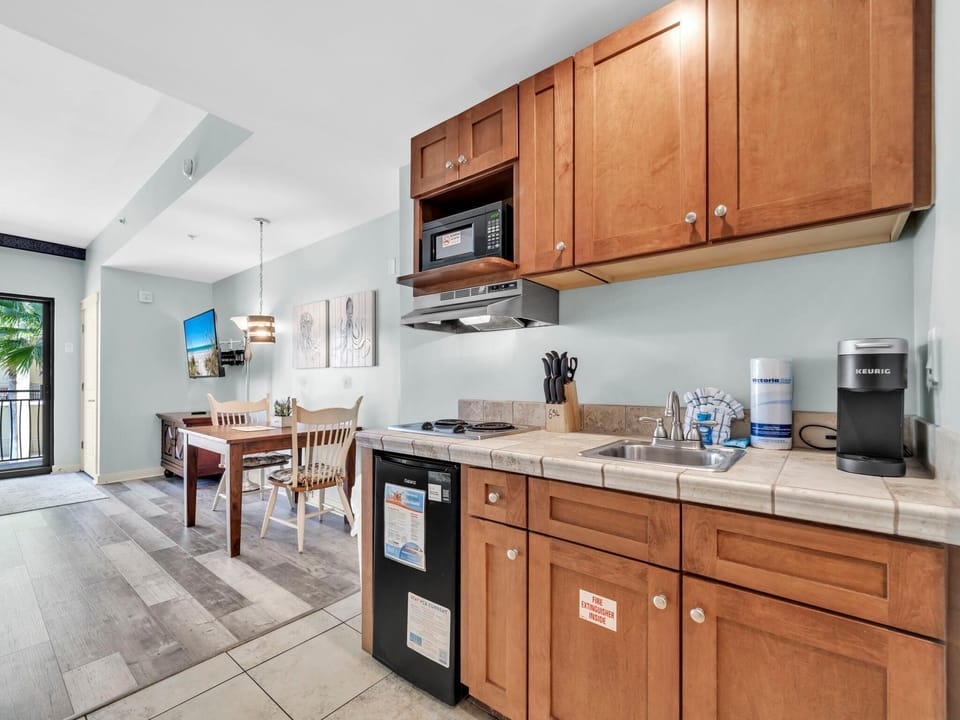 Studio, 1 King Bed with Sofa bed (Origin at Seahaven 634) | Private kitchen