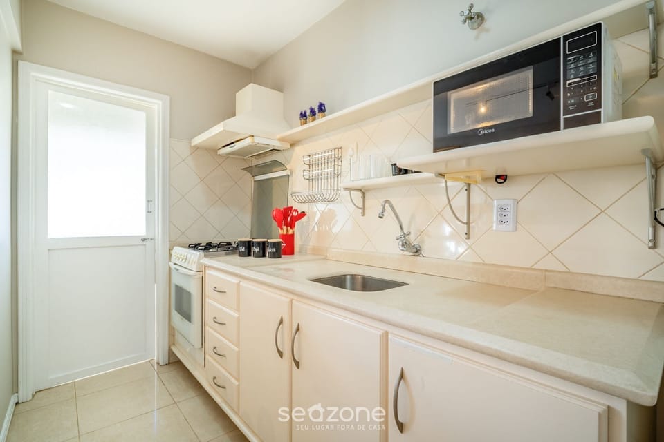 Basic Apartment | Private kitchen | Cookware/dishes/utensils