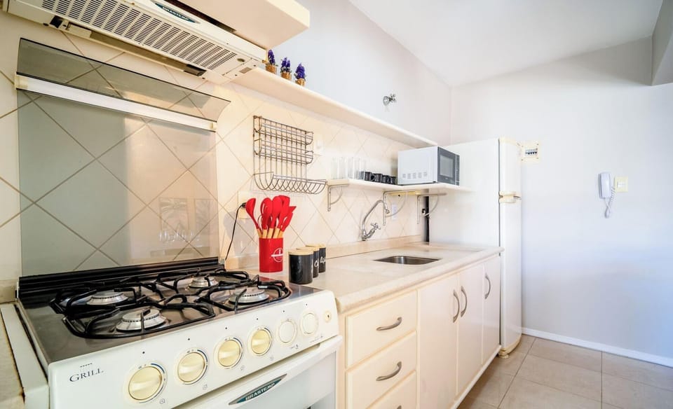 Basic Apartment | Private kitchen | Cookware/dishes/utensils