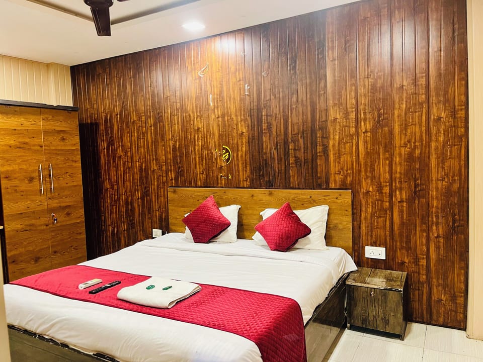 Deluxe Room | Desk, WiFi (free)