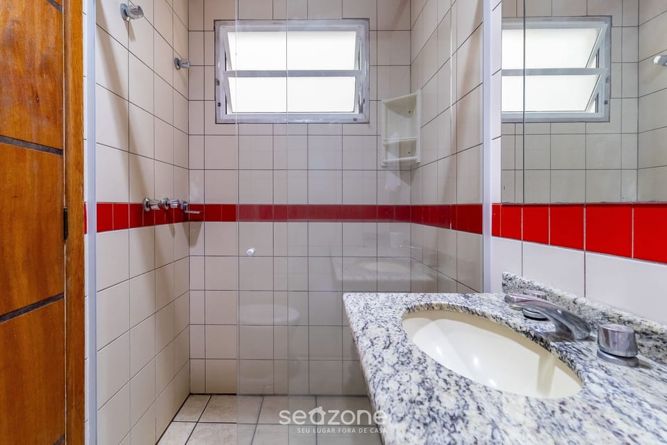 Basic Apartment | Bathroom