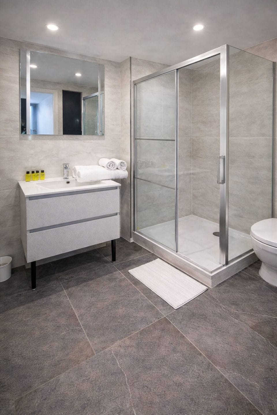 Comfort Triple Room | Iron/ironing board