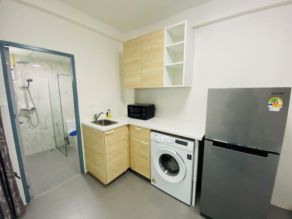 Studio, Balcony | Private kitchen