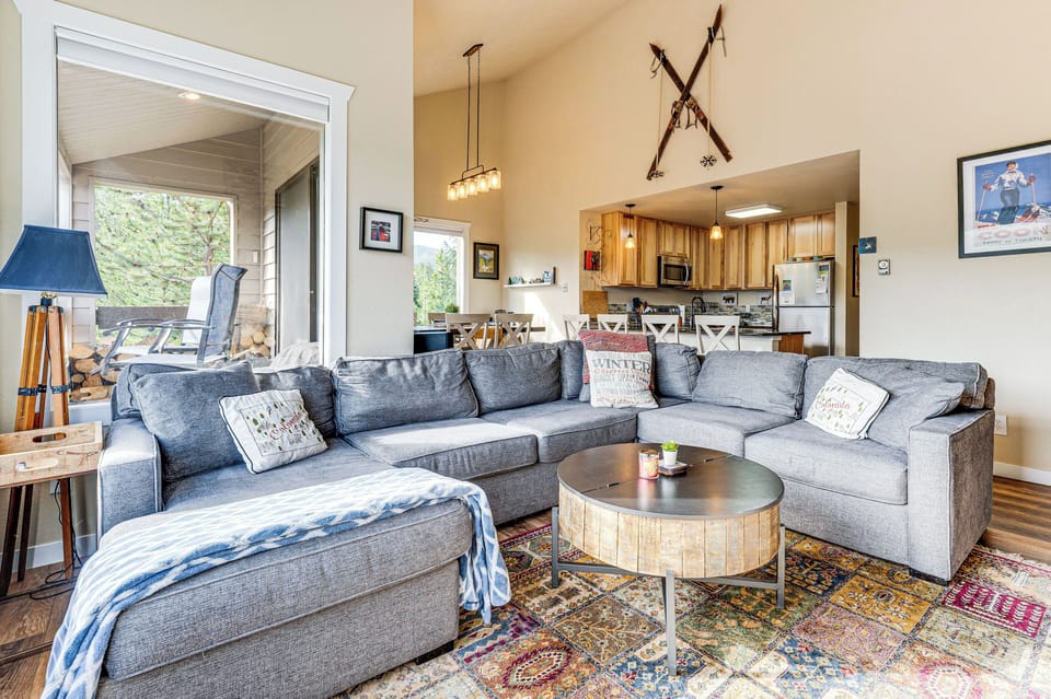Living Space | Free WiFi | Central A/C & Heating