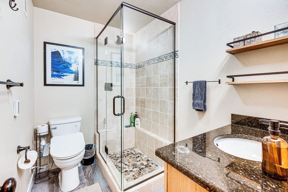 En-Suite Bathroom | Towels Provided