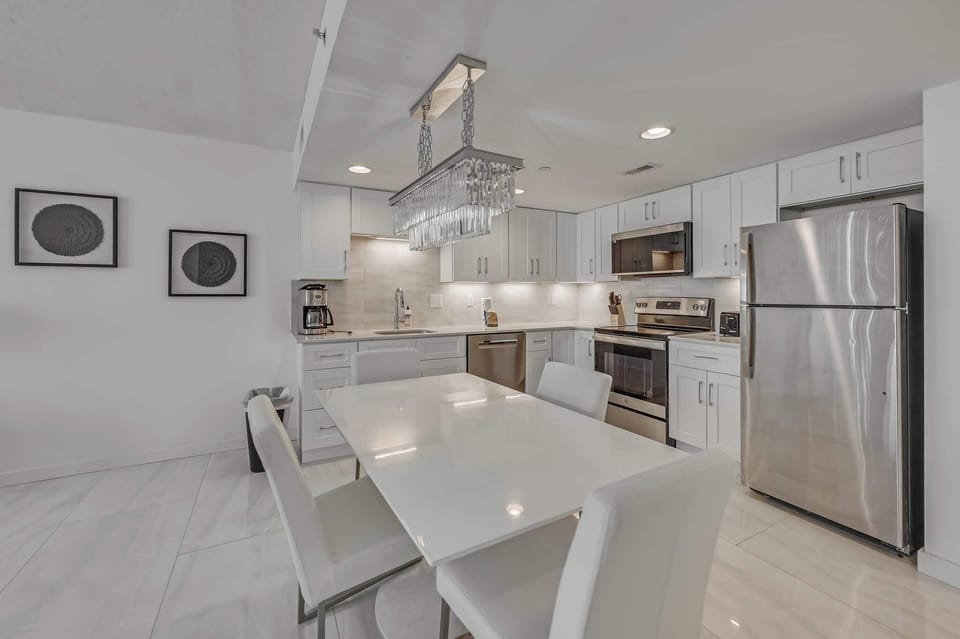 Modern Kitchen + Dining Area
