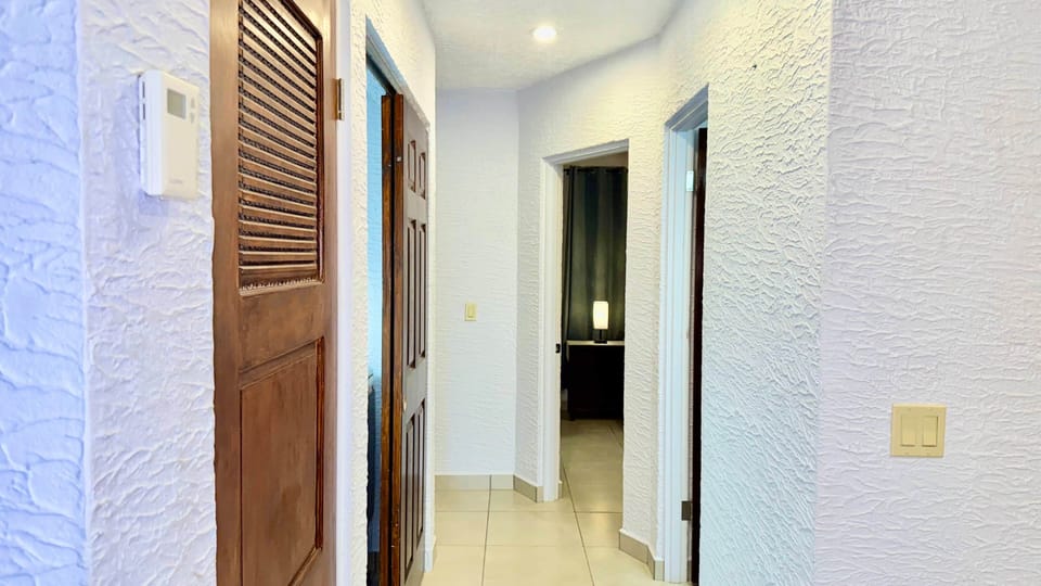 Hallway to the bedrooms