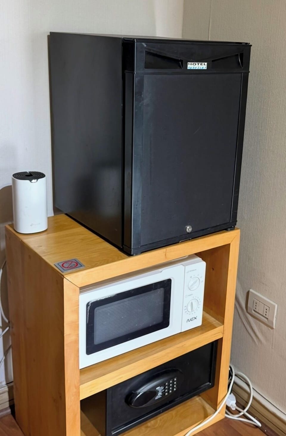 Comfort Apartment, 1 King Bed, Private Bathroom, City View | Living area | 42-inch flat-screen TV with digital channels