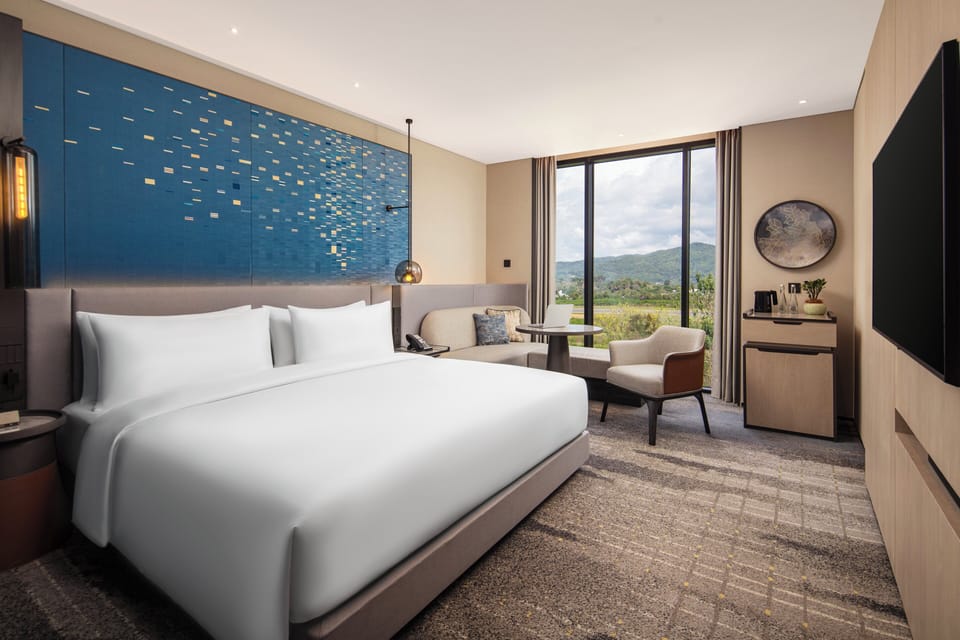Premium bedding, minibar, in-room safe, desk