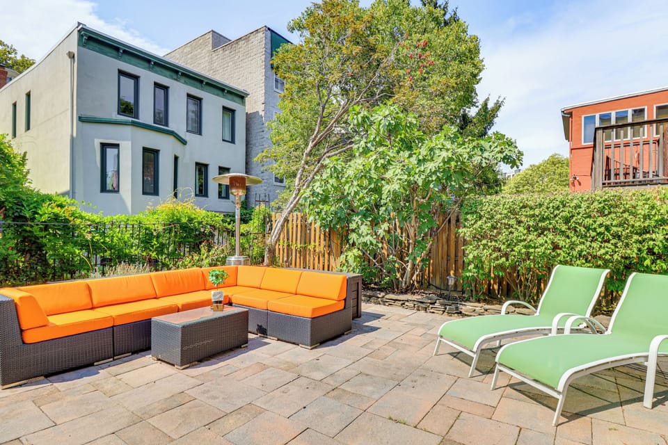 Shared Backyard | Lounge Seating