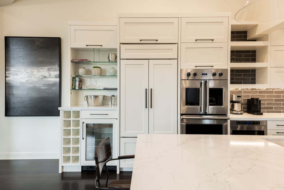 Spacious, Fully Equipped modern kitchen with Stainless Steel Appliances