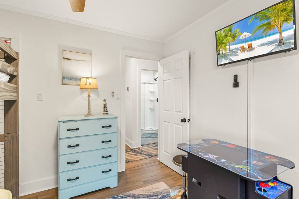 Bunk Bedroom – A kid-friendly space with twin-over-twin bunks and a Smart TV.