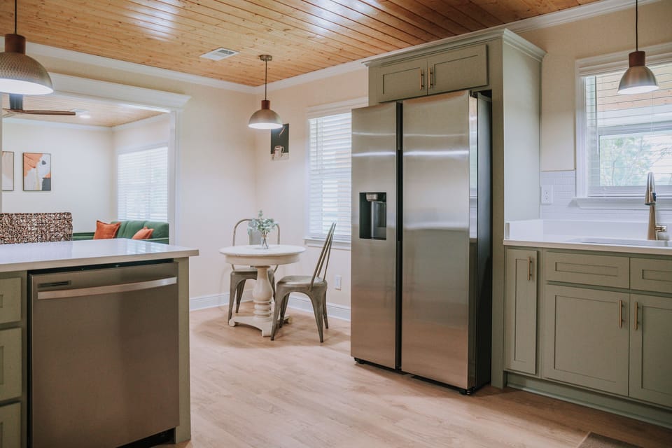Full kitchen for cooking meals 