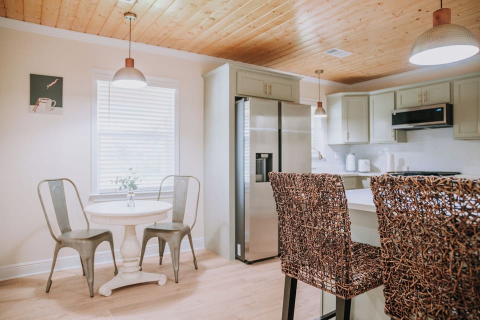 Full kitchen for cooking meals 