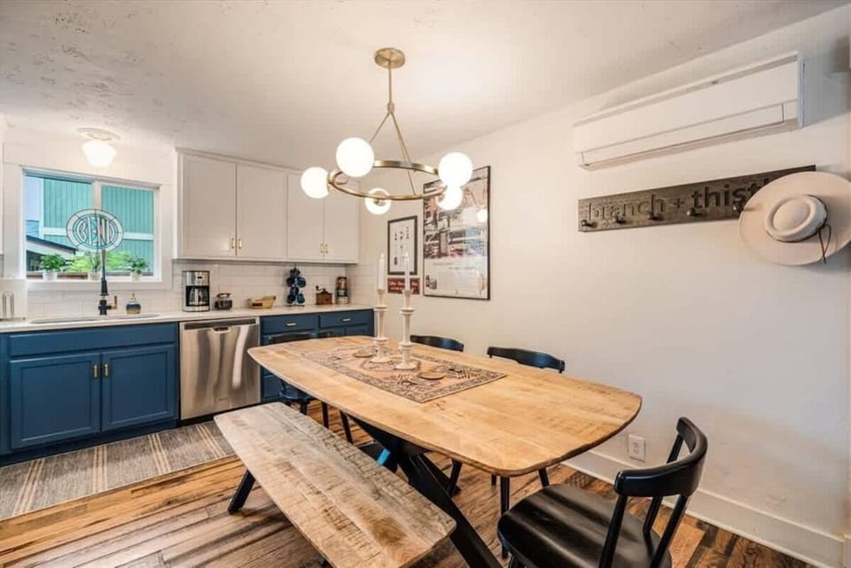 Dining table seating 6+
