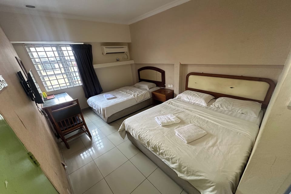 Triple Room | Desk, rollaway beds (surcharge), WiFi (free), bed sheets
