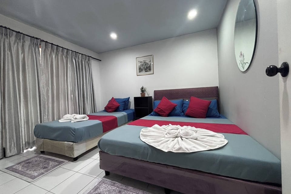 Standard King + Single with Balcony | Iron/ironing board, free WiFi, bed sheets